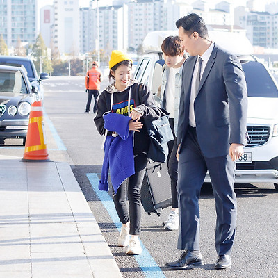 181019 김포공항 아이유 출국 직찍