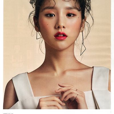 [이달의소녀] 하이컷(High cut) Vol.205 이달의소녀X이니스프리 "소녀의 온도" Scan File