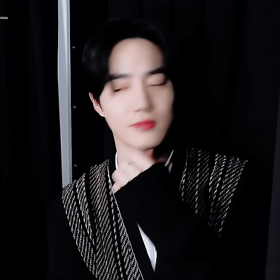 200319 SUHO in the Photo Booth 📸
