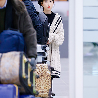 181226 아이유 인천공항 입국 직찍