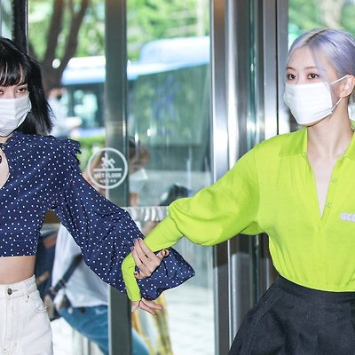 블랙핑크 로제 블루룸 사진, 걸그룹의 전설이 되어가나