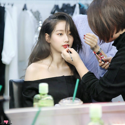 에이프릴 나은 maps 비하인드 고화질 화보 18장