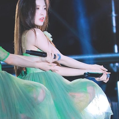 최근 여덕몰이 중인 오마이걸 지호와 아린