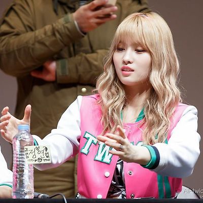 트와이스 모모 고화질 사진 17장