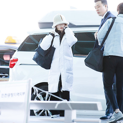 181207 아이유 인천공항 출국 직찍