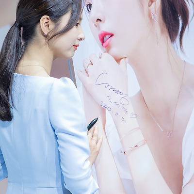 티르리르(Tirr lirr)와 함께하는 '신세경 팬사인회'