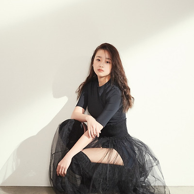 손연재 퍼스트룩 2018 11월호 고화질 화보 4장