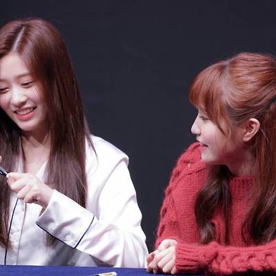 둘이서 펜뚜껑도 못 여는 아이즈원 김민주&히토미