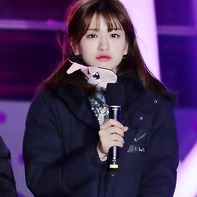 아이즈원 안유진, 게릴라 콘서트 성공 후 찐애기 모먼트