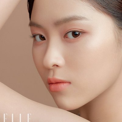 모공까지 보이는 있지 엘르 화보, 여기선 류진이 제 역할
