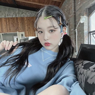 전학생? 난 우리반 반장 장원영이야