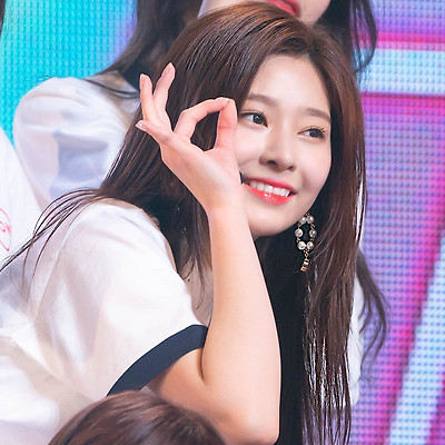 아이즈원 김민주, 일본 쇼케이스의 눈 부신 모먼트