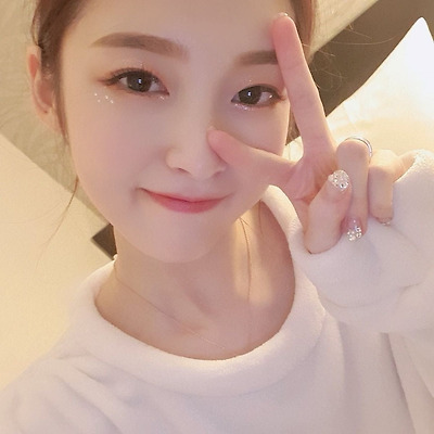 Oh My Girl 오마이걸 아린이 셀카 사진 4장