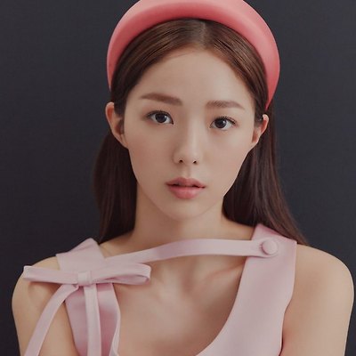 채수빈, 인형 같은 나일론 화보
