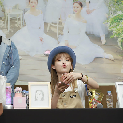 오마이걸 팬싸 초고화질 사진 12장
