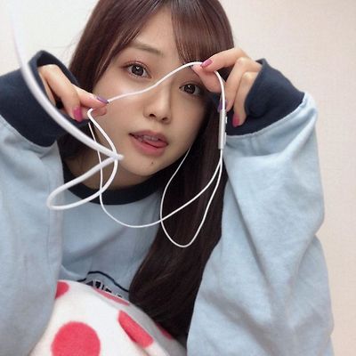 모토무라 아오이와 이어폰