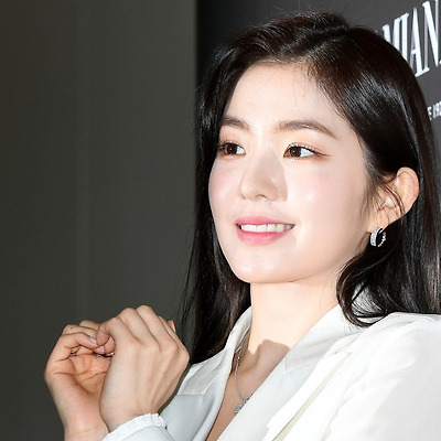 레드벨벳 아이린 다미아니 부티크 오픈 기념 포토월 행사 고화질 사진 7장