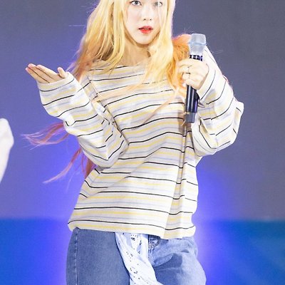 힙합 스타일로 무장한 오마이걸 지호