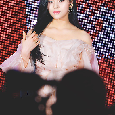 2019.04.04 디올 포토월 엄지 Pic