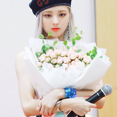 몹시 과감했던 있지 유나의 팬싸인회 의상