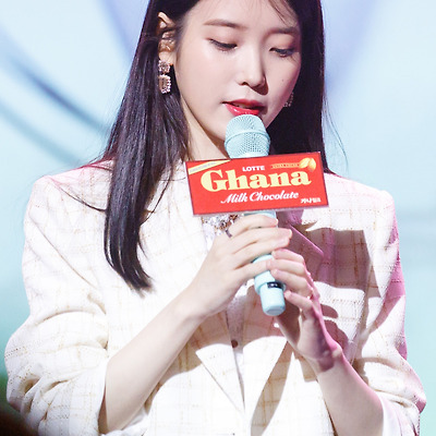 190302 아이유 가나 팬미팅 직찍