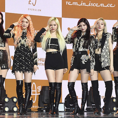 에버글로우 첫 번째 미니앨범 레미니선스(reminiscence) 발매기념 쇼케이스 고화질 사진 9장