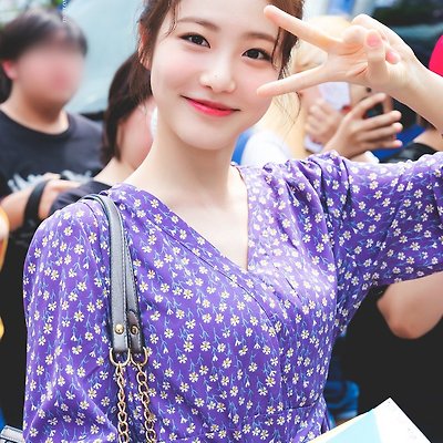 신예은 시그니쳐 포즈와 함께 뮤직뱅크 출근