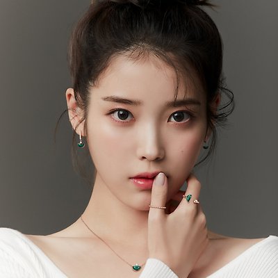 너무나 우아한 아이유! 새 화보 공개!
