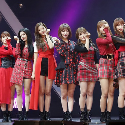 아이즈원 데뷔 미니 앨범 '컬러라이즈(COLOR*IZ)' 발매기념 쇼케이스 고화질 사진 13장