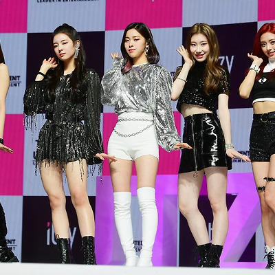 있지(ITZY) 데뷔 싱글 '있지 디퍼런트(It's Different)' 쇼케이스 초고화질 사진 4장