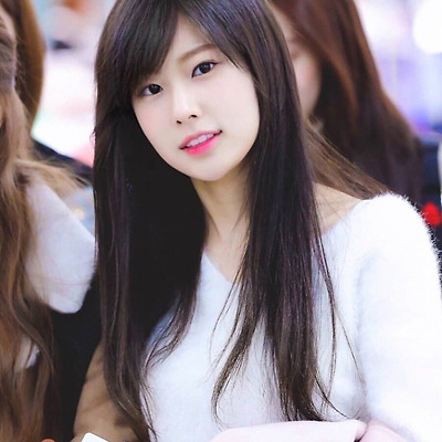 아이즈원 김민주, 강혜원 앞머리 합성본