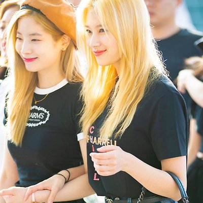 사나 출국현장, 미나의 영향은 없는 모양