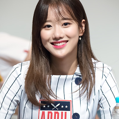 에이프릴 이나은 고화질 사진 7장