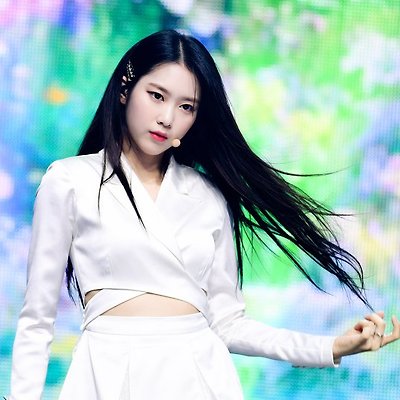 오마이걸 지호, 눈에서 레이저 발사하며 미모 자랑
