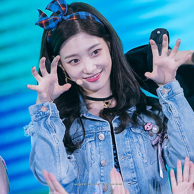 다이아 (DIA), 정채연: 부산 원아시아 페스티벌 레전드 스테이지,더 쇼(THE SHOW) #2