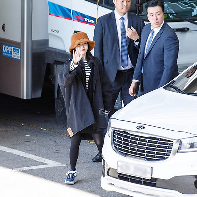 181029 아이유 10주년콘서트 부산 출근 직찍
