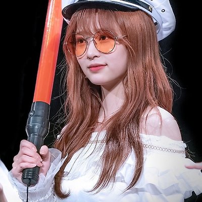 아이즈원 김민주, 안유진과 사랑스럽게