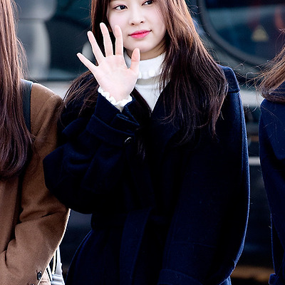 엠넷 아시안 뮤직 어워드 참가차 홍콩 출국하는 아이즈원 김민주 직찍