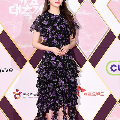 청하 2019 KBS 가요대축제  레드카펫 행사 고화질 사진 4장
