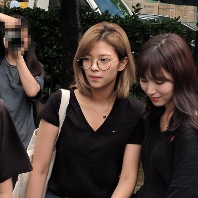 트와이스 미나 손 잡고 출근하는 정연