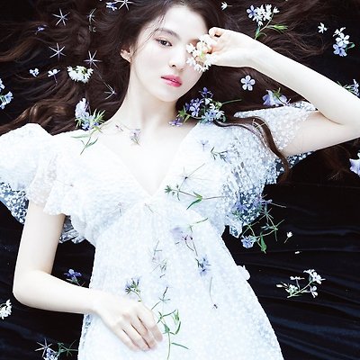 도무지 숨길 수 없는 퇴폐미, 한소희 DAZED 화보 고화질