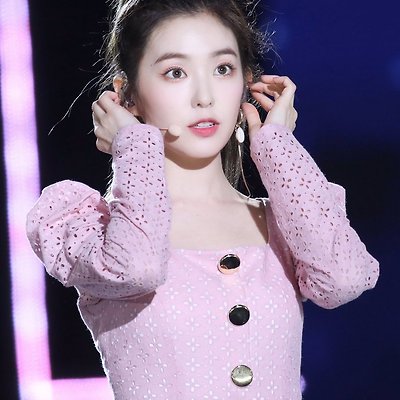 아이린, 드림 콘서트에서 쇄골 드러낸 핑크 의상