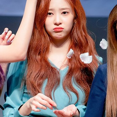 [キムミンジュ] 민주 못마땅 표정