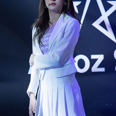 우주소녀(WJSN, 宇宙少女), 은서 (EUNSEO): 지스타 ,‘WEGL 2017 파이널’ 개막식 축하공연