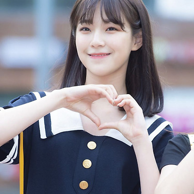 프로미스나인 뮤뱅 출근길 고화질 사진 8장