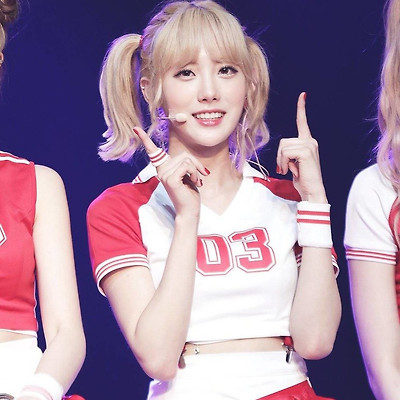 우주소녀 루다가 부끄러워하던 헤어 스타일