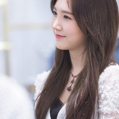 6월 15일 뉴블(Niuwl) 오픈 기념행사에 참여한 에이핑크 전 멤버 홍유경