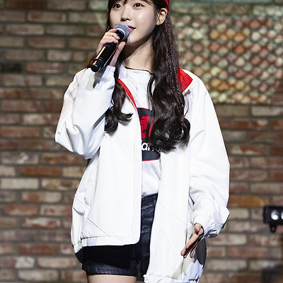 [180315] 뉴발란스 574 그레이 런칭 파티 아이유 직찍 by 달빛마차