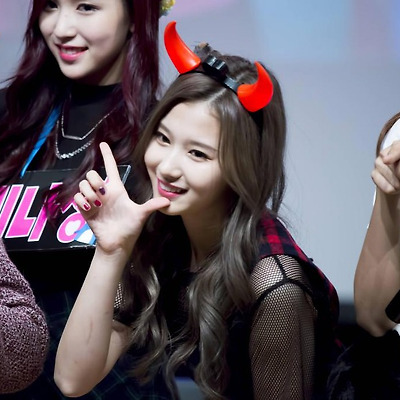 트와이스 사나 고화질 사진-B 14장