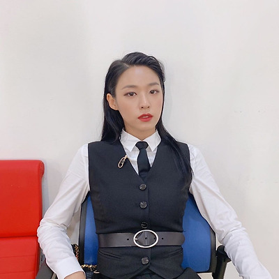 퀸덤 AOA 너나 해 설현 수트